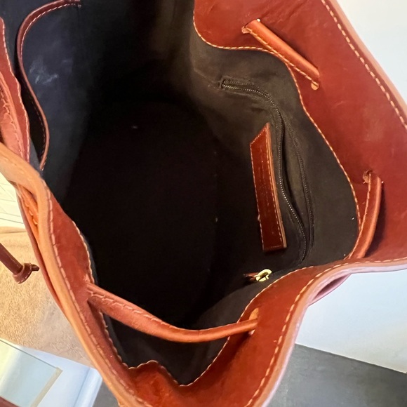 Sezane Farrow cognac leather bucket purse large - Picture 4 of 7